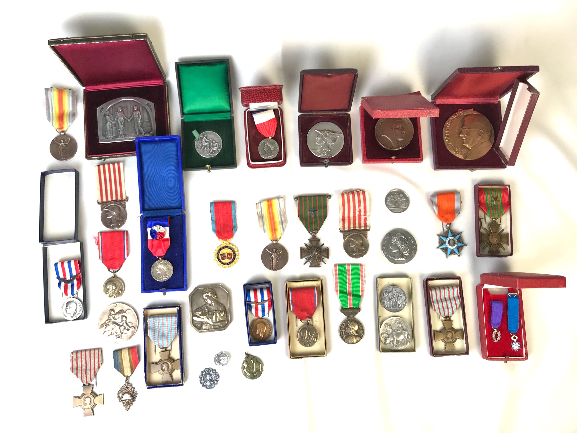 GROUP OF 35 EUROPEAN MEDALS