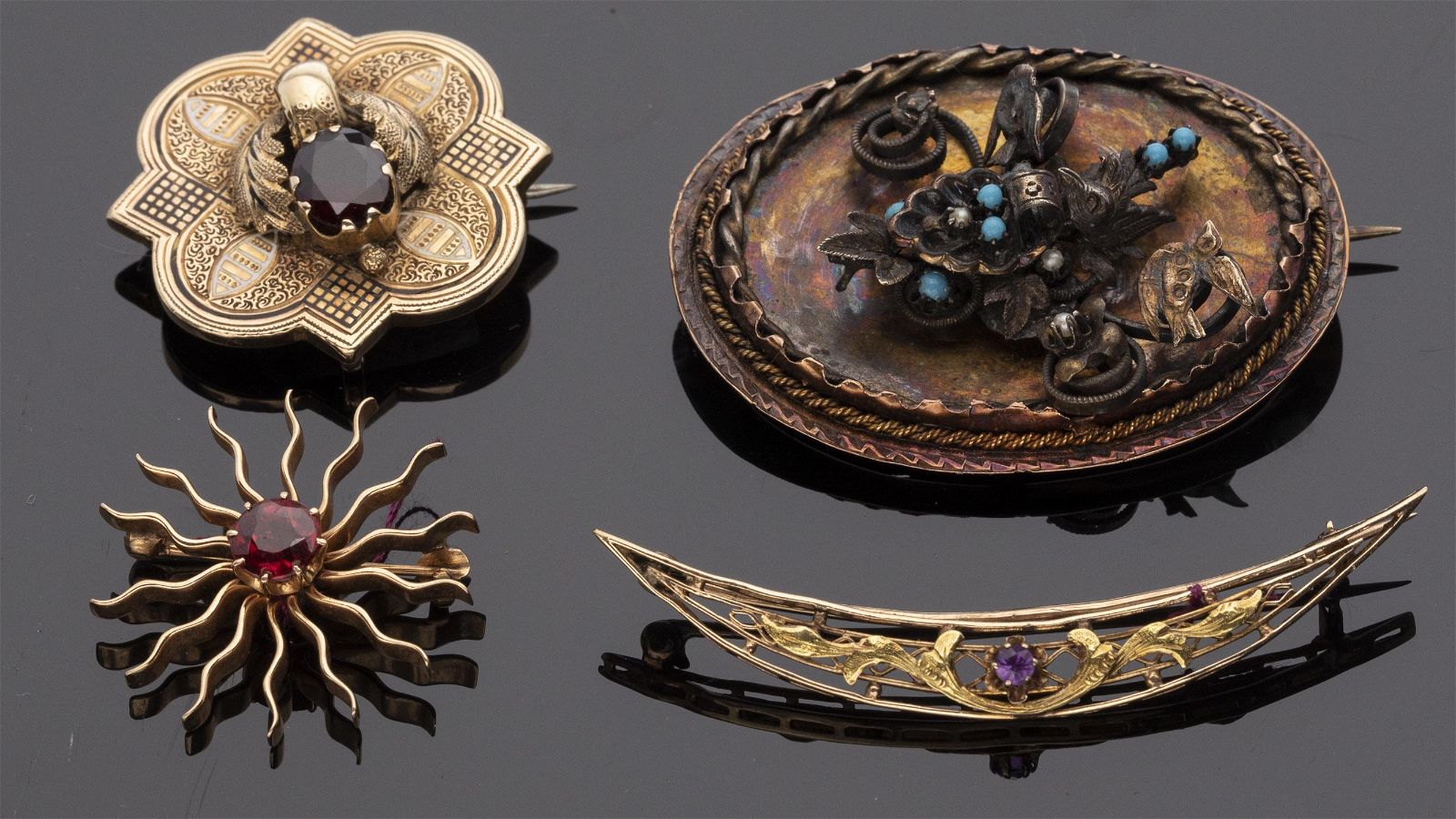 GROUP OF 4 GOLD PINSGroup of 4 Gold