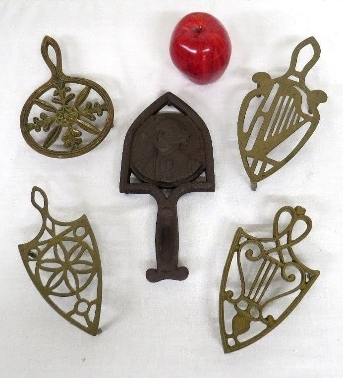 GROUP OF 5 EARLY TRIVETS IN BRASS &