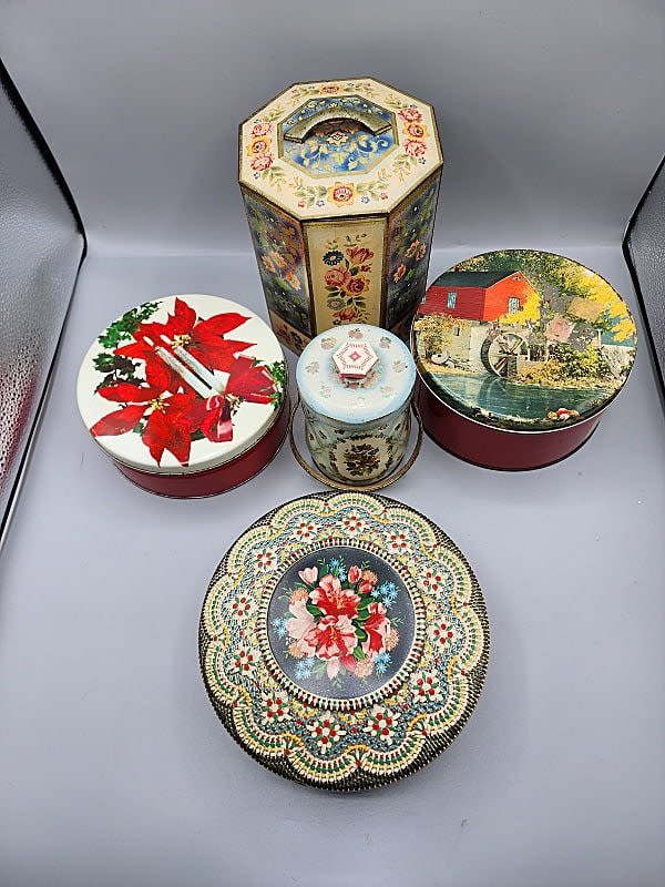 Group of 5 Vintage Cookie Tins.