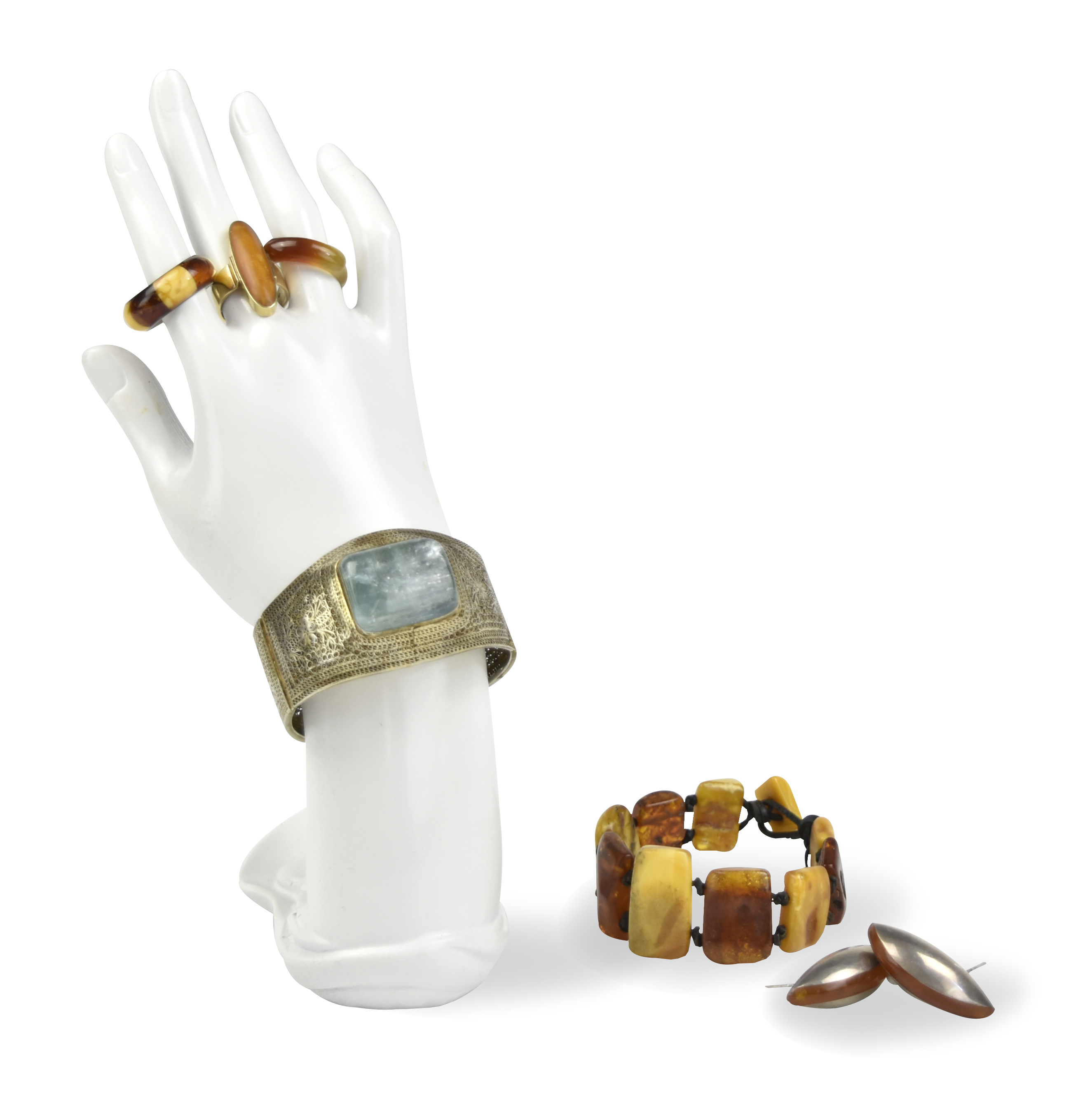 GROUP OF 6 BEESWAX AGATE BRACELETS,