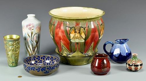 GROUP OF 7 EUROPEAN ART POTTERY