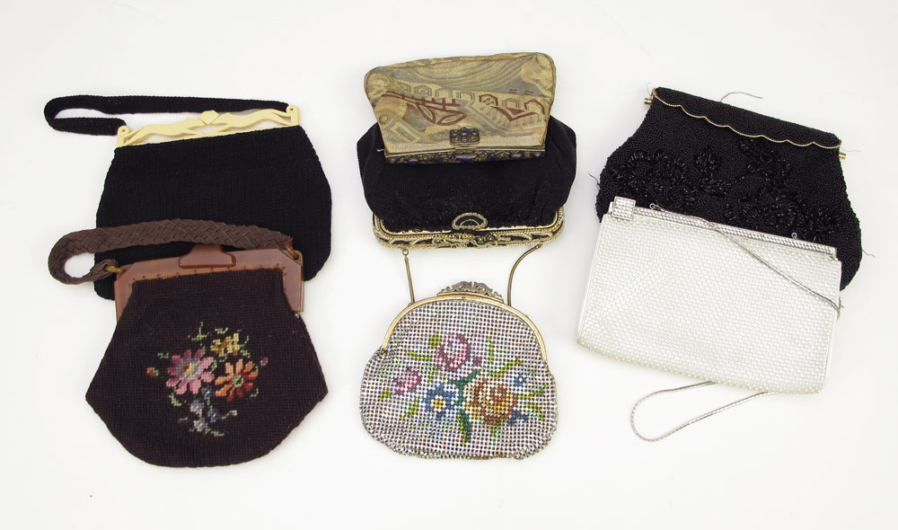 GROUP OF 7 VINTAGE PURSES: To