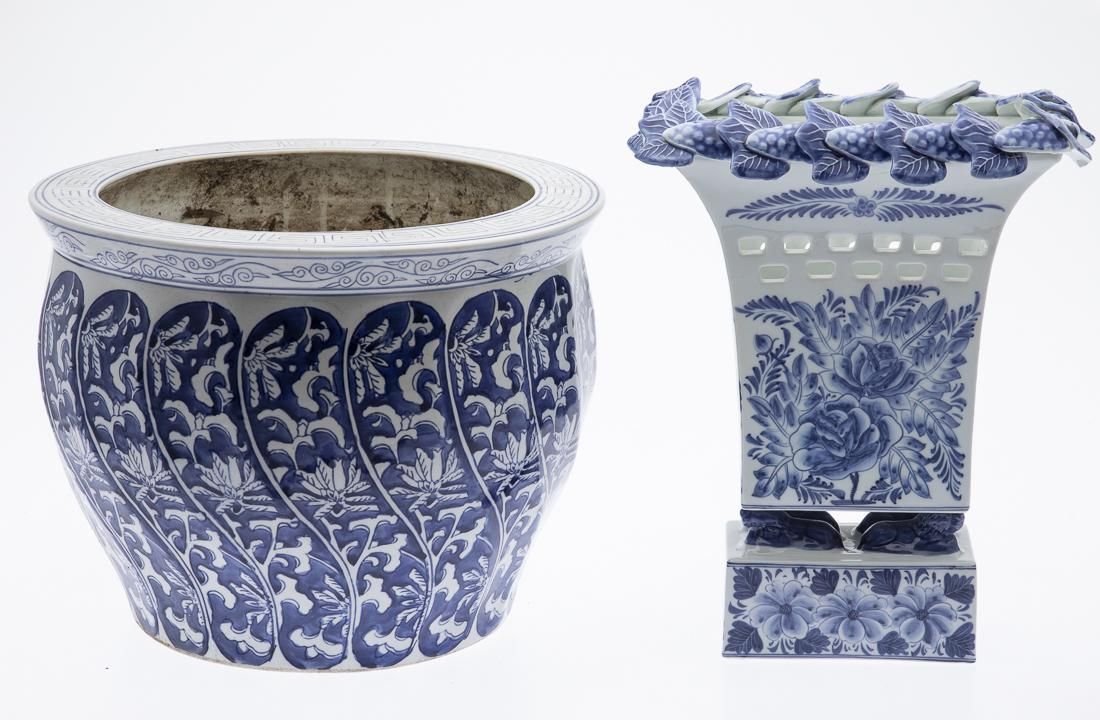 GROUP OF 8 CHINESE BLUE & WHITE