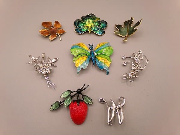 Group of 8 Vintage Brooches