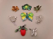 Group of 8 Vintage Brooches c1