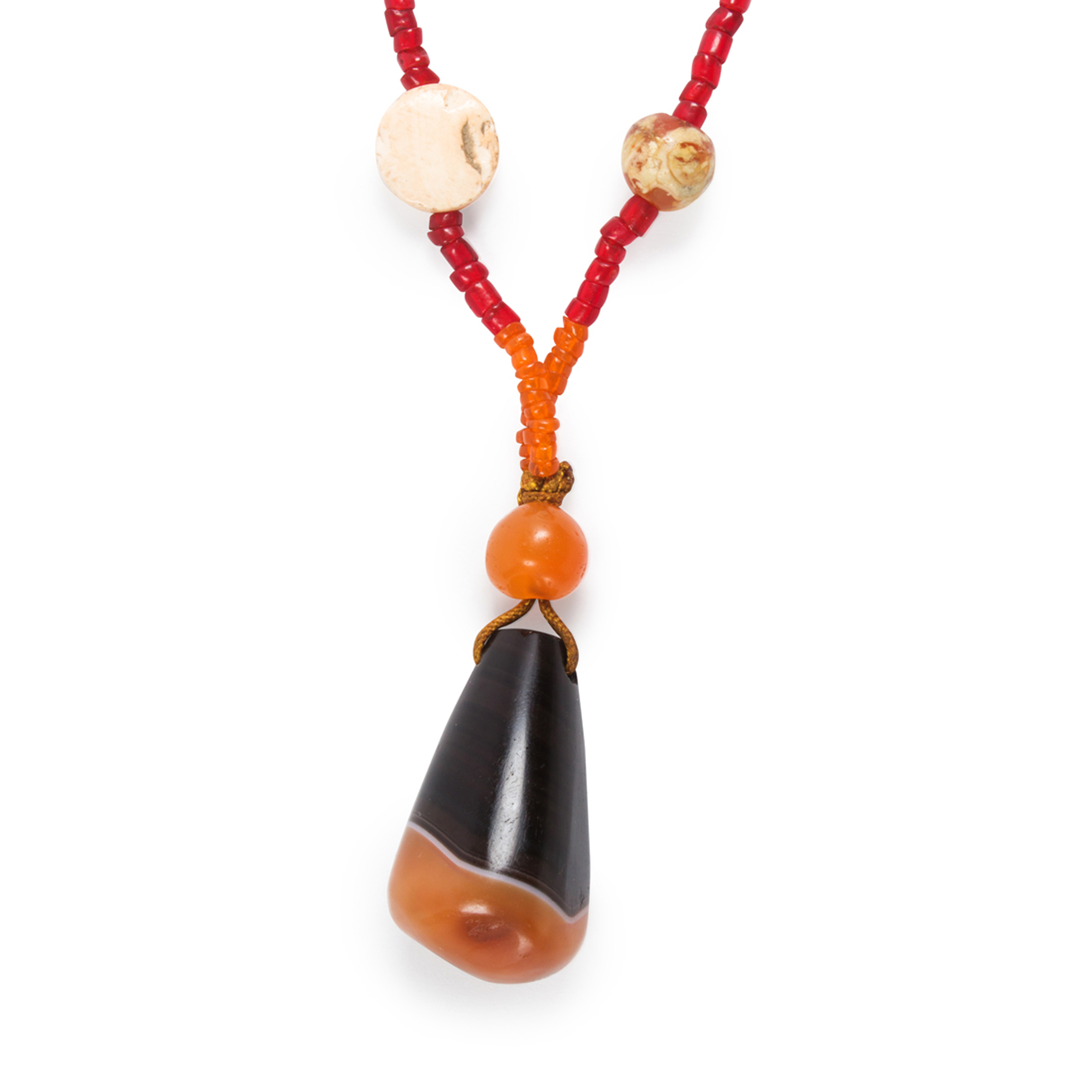 GROUP OF AGATE BEADS Group of agate