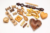 GROUP OF AMERICAN CARVED WHIMS