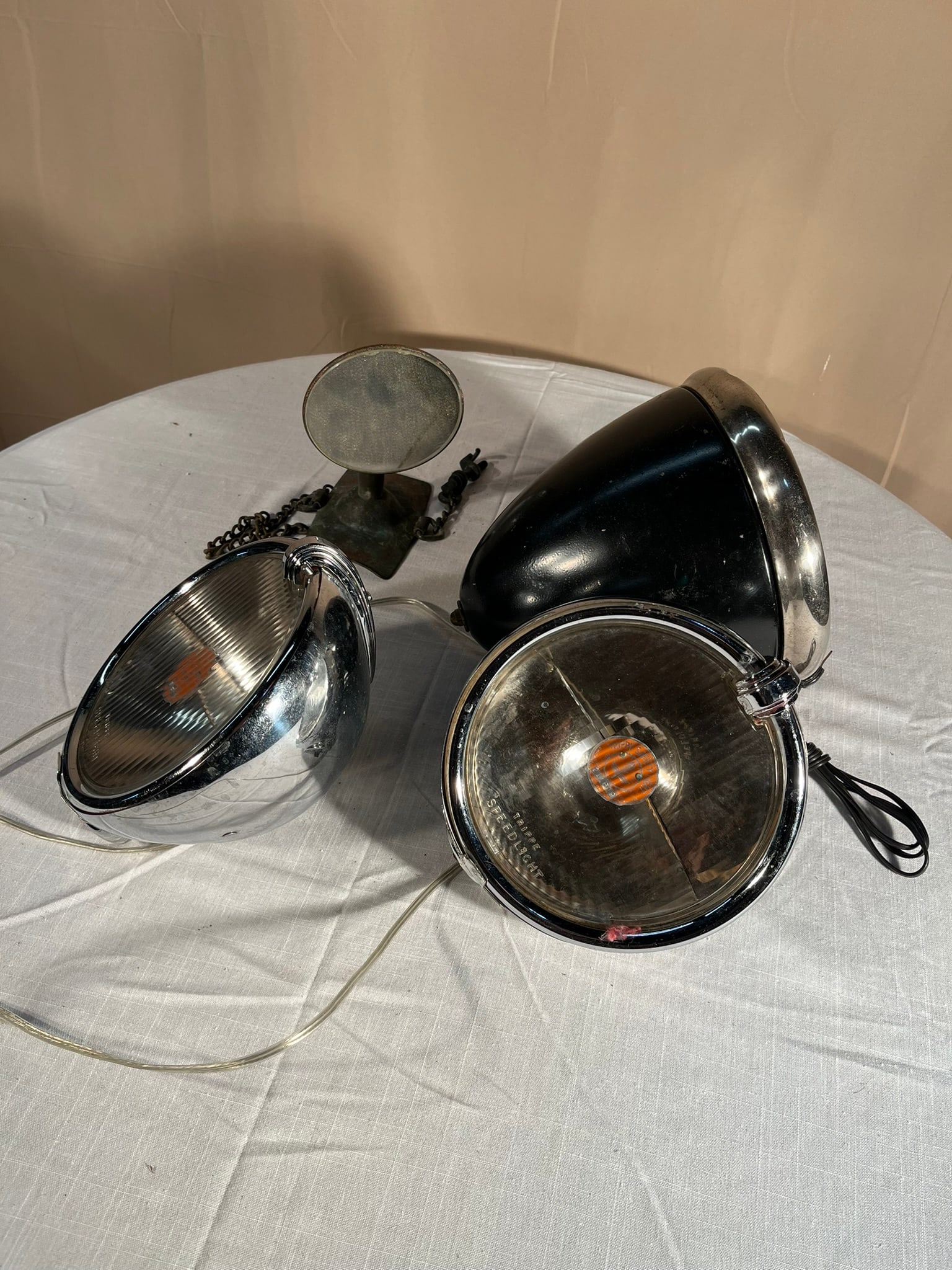 GROUP OF ANTIQUE AUTOMOTIVE LIGHTSA