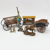 GROUP OF ANTIQUE CHILDREN&#039