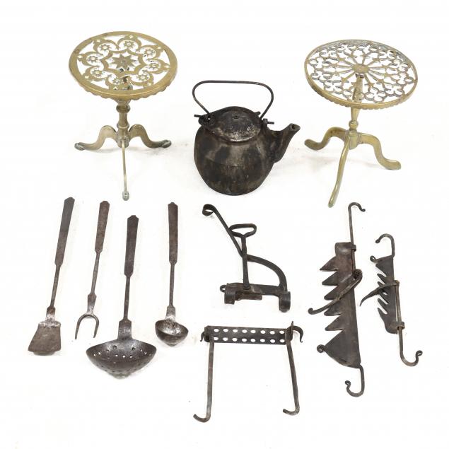 GROUP OF ANTIQUE HEARTH ACCESSORIES