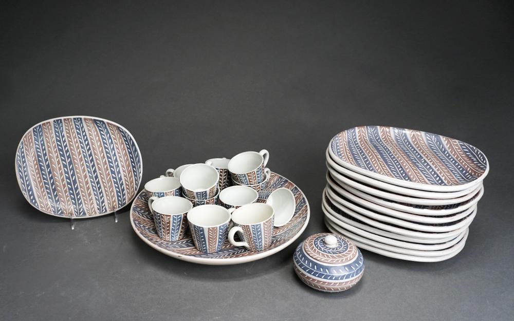 GROUP OF ASSORTED CERAMIC ARTICLES,