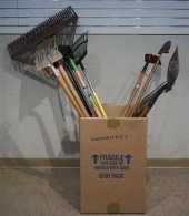 GROUP OF ASSORTED GARDEN TOOLS