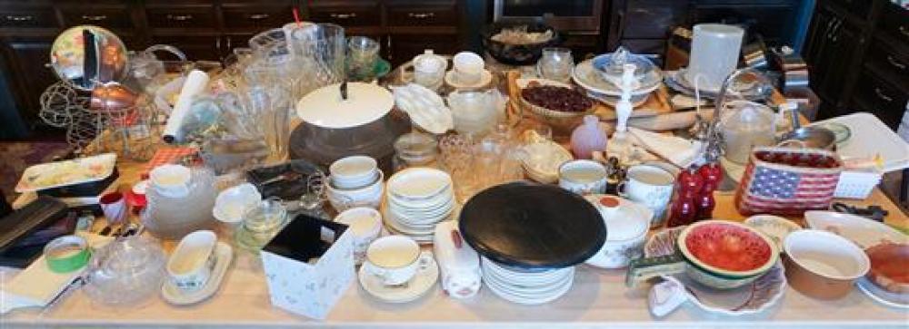 GROUP OF ASSORTED GLASS,