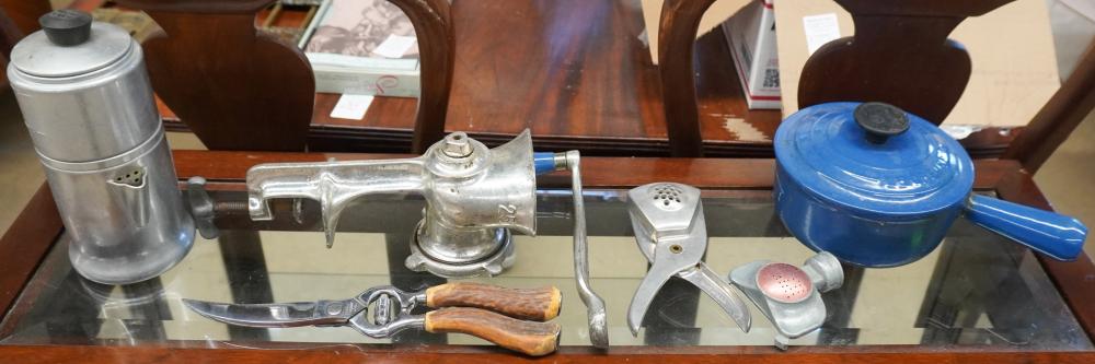 GROUP OF ASSORTED KITCHEN ARTICLES,