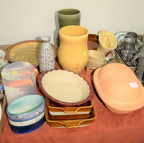 GROUP OF ASSORTED POTTERY AND