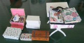 GROUP OF ASSORTED SEWING ACCES