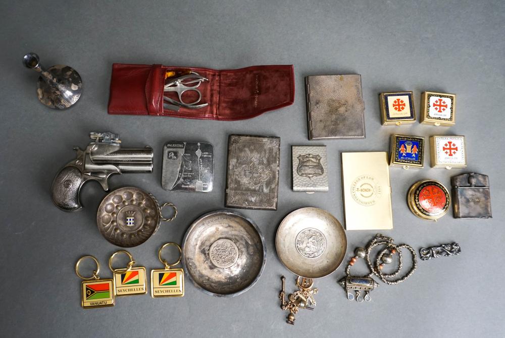 GROUP OF ASSORTED SILVERPLATE AND