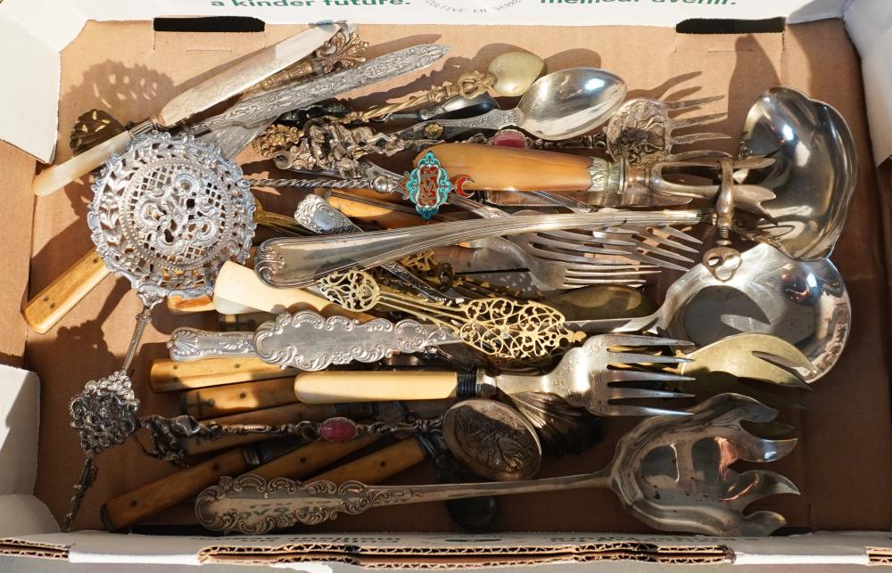 GROUP OF ASSORTED SILVERPLATE AND