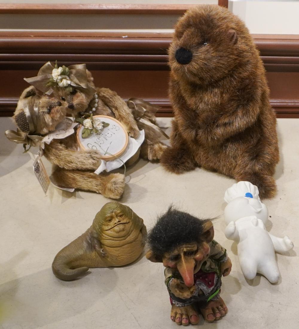 GROUP OF ASSORTED STUFFED ANIMALS