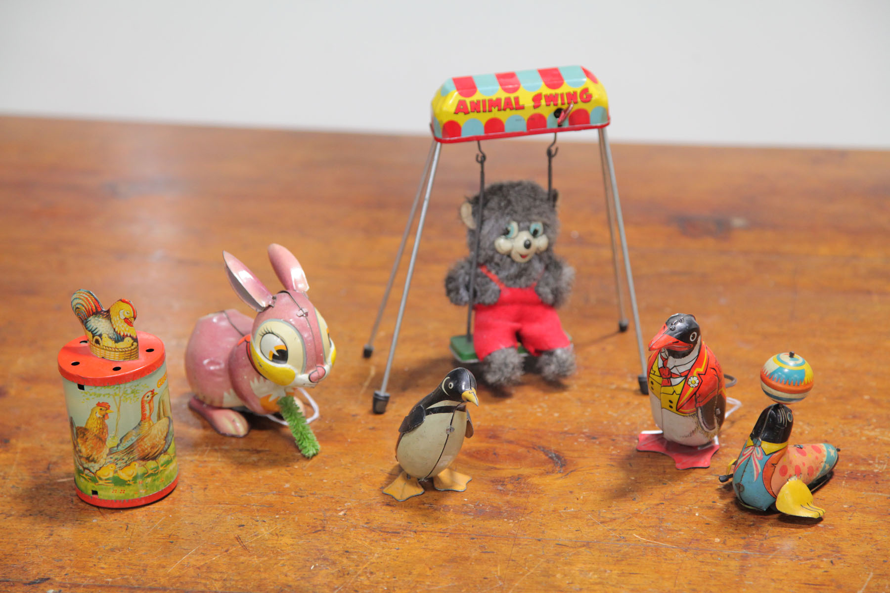 GROUP OF ASSORTED WIND-UP TOYS. 