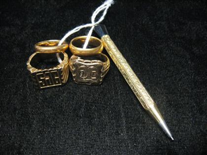 Group of assorted yellow gold rings