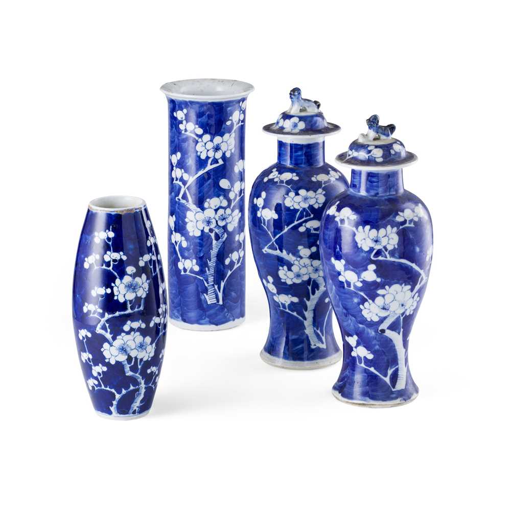 GROUP OF BLUE AND WHITE 'CRACKED