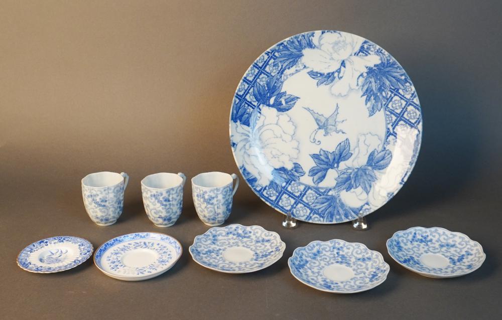GROUP OF BLUE AND WHITE DECORATED
