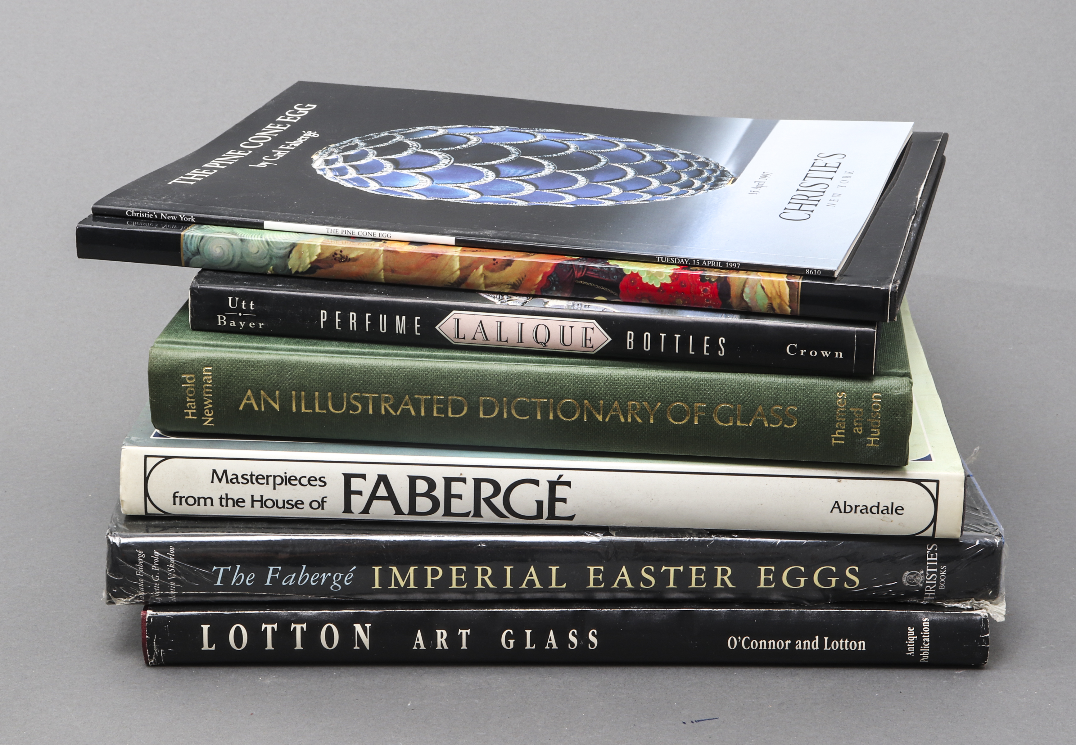 GROUP OF BOOKS ON DECORATIVE
