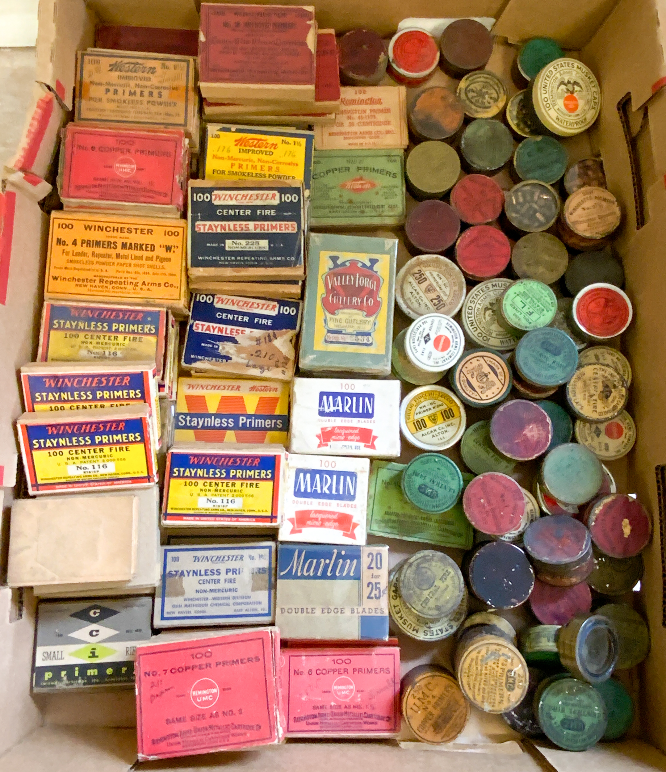 GROUP OF BOXED PRIMERS AND
