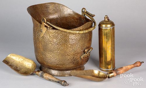 GROUP OF BRASS ITEMS, TO INCLUDE