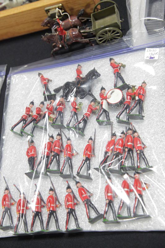 GROUP OF BRITAINS SOLIDERS AND