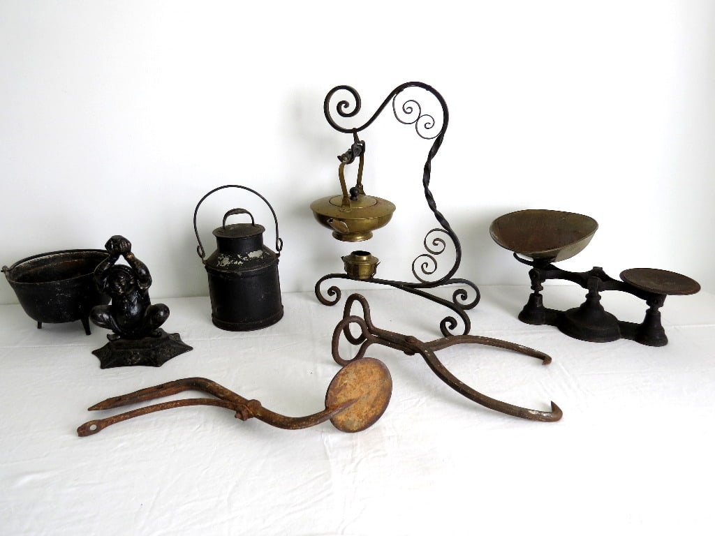 GROUP OF CAST IRON ACCESSORIESA
