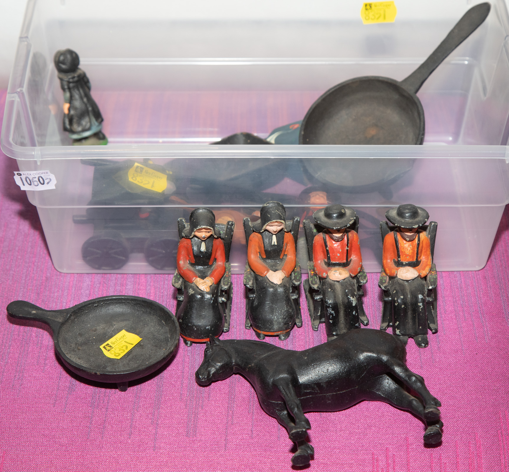 GROUP OF CAST IRON AMISH FIGURES