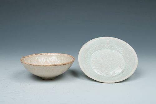 GROUP OF CELADON PLATE AND WHITE