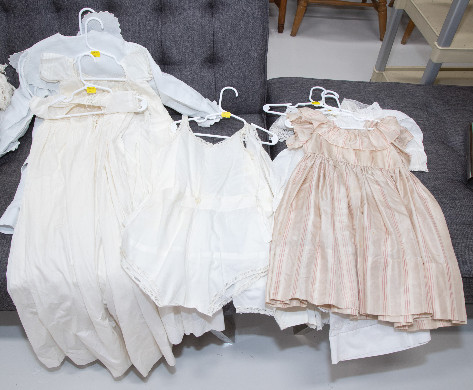 GROUP OF CHILDREN'S CLOTHING