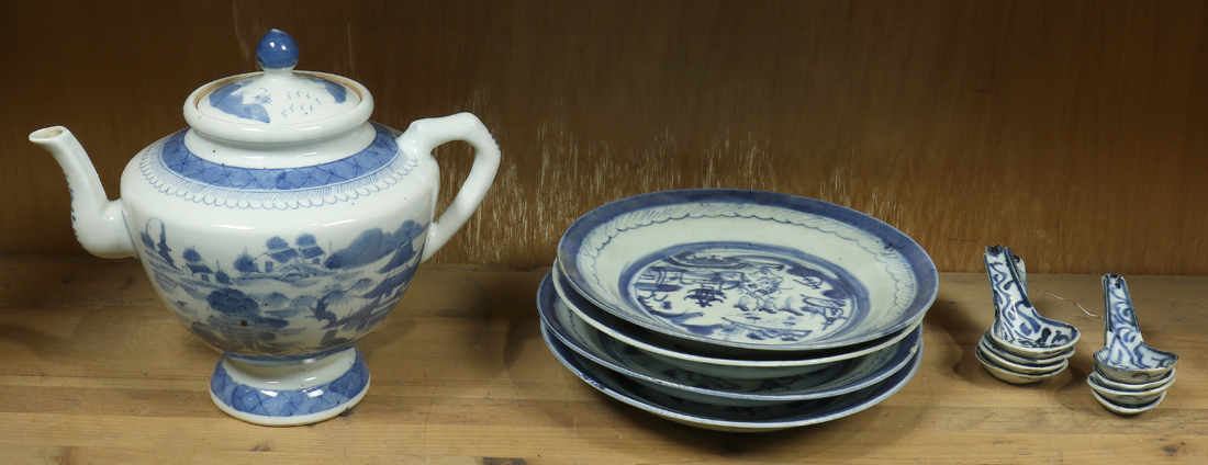 GROUP OF CHINESE BLUE AND WHITE