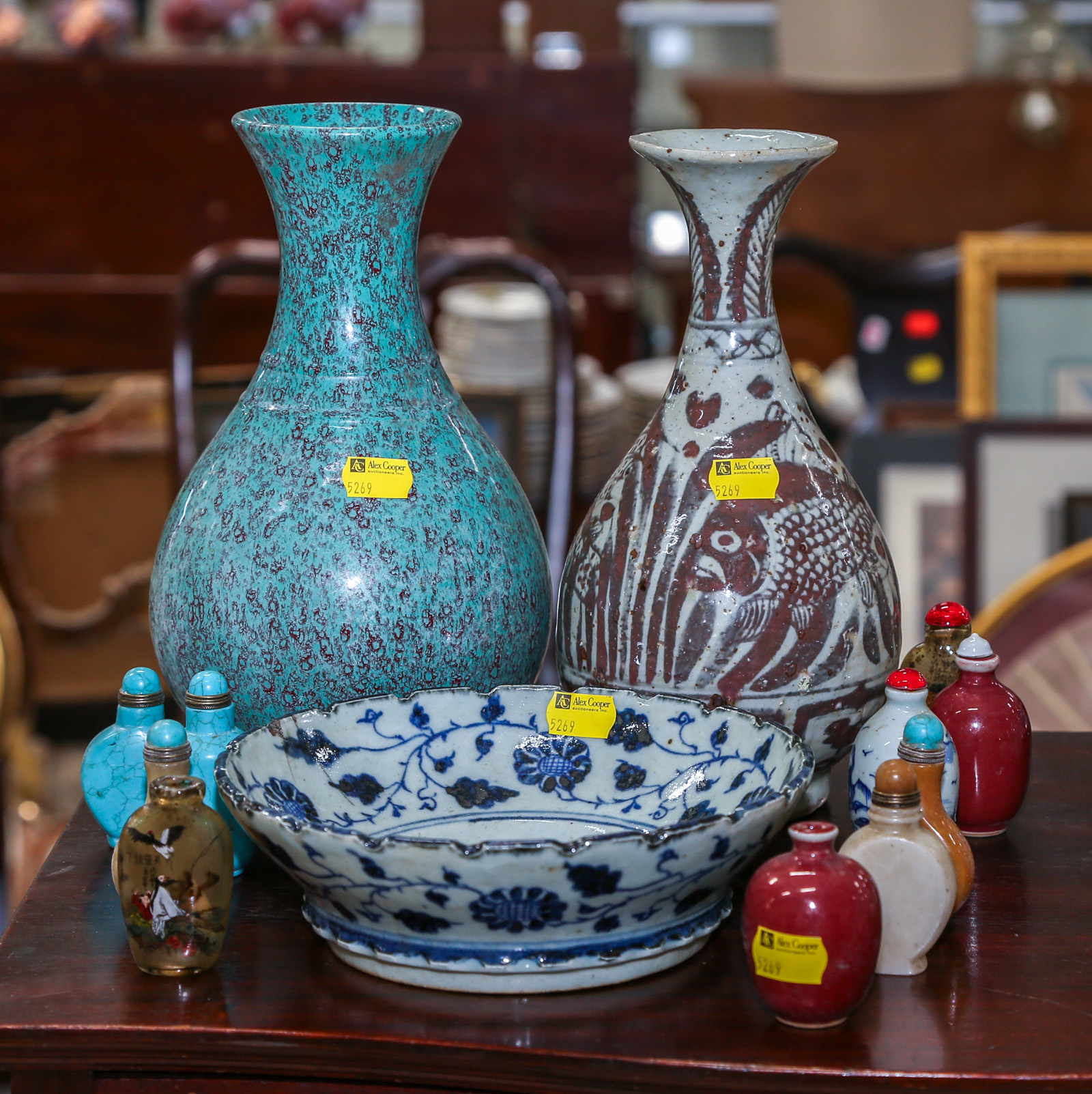 GROUP OF CHINESE CERAMICS & SNUFF