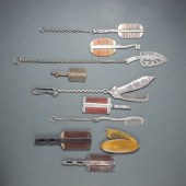 GROUP OF CHINESE COMBS Group o