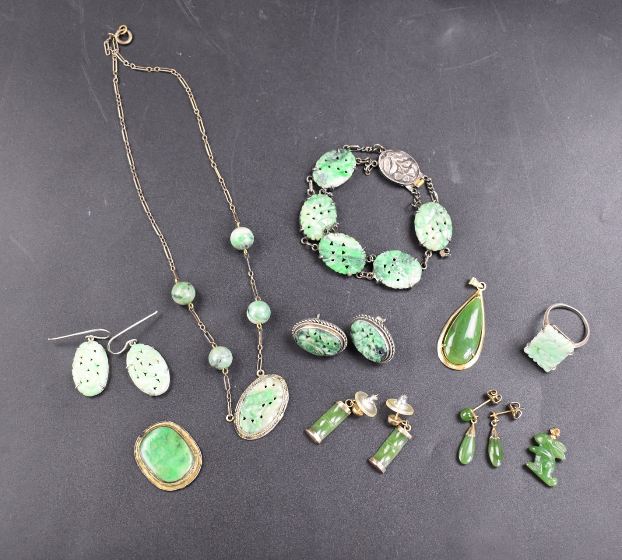 GROUP OF CHINESE JADEITE EARRING,