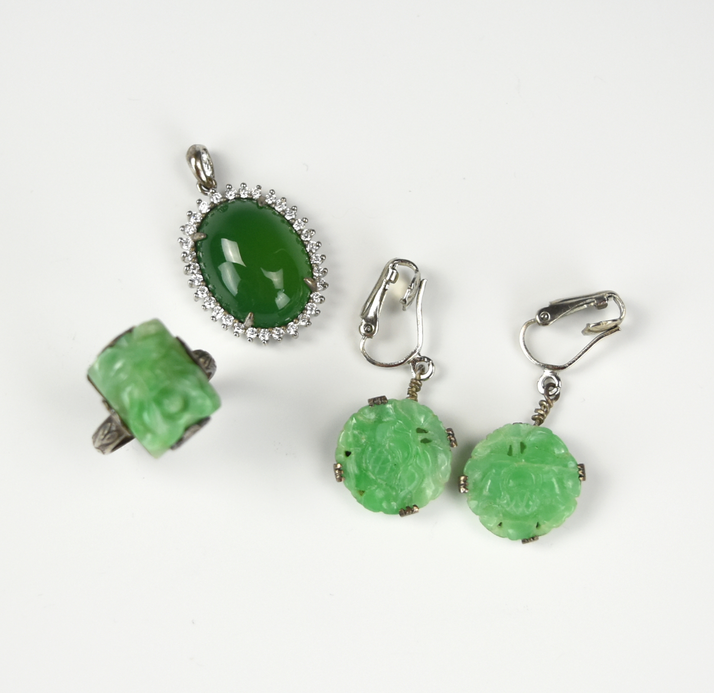 GROUP OF CHINESE JADEITE