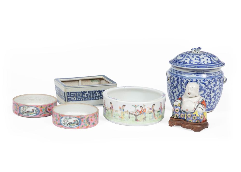 GROUP OF CHINESE PORCELAINGroup