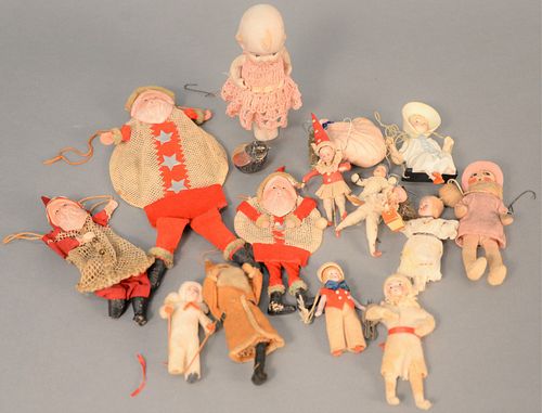 GROUP OF CHRISTMAS TREE ORNAMENTS