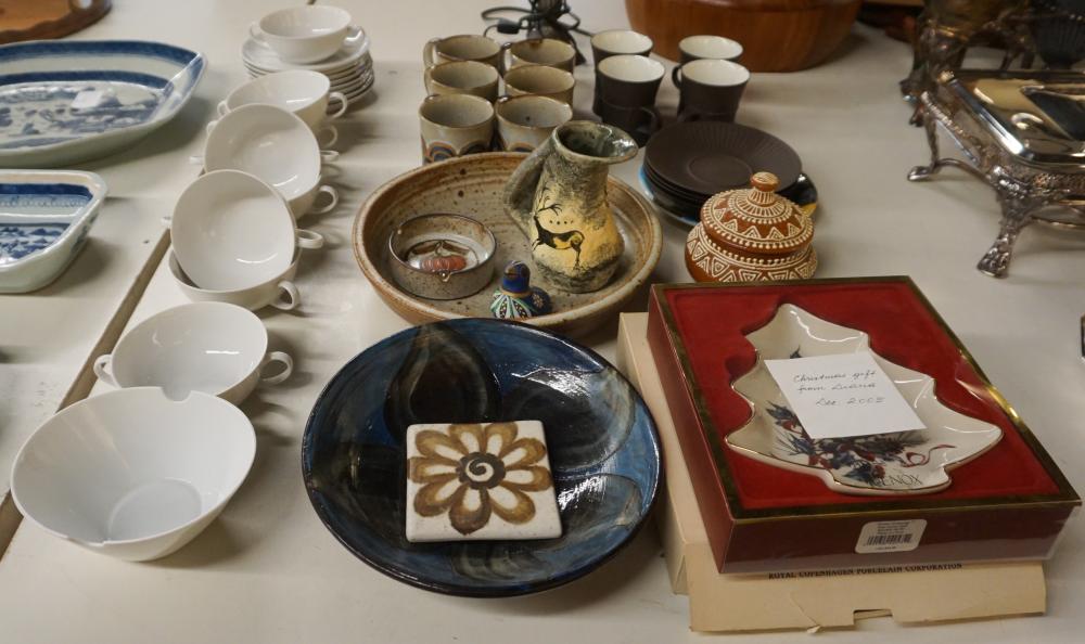 GROUP OF CONTEMPORARY CERAMIC AND
