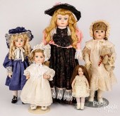 GROUP OF CONTEMPORARY DOLLSGro
