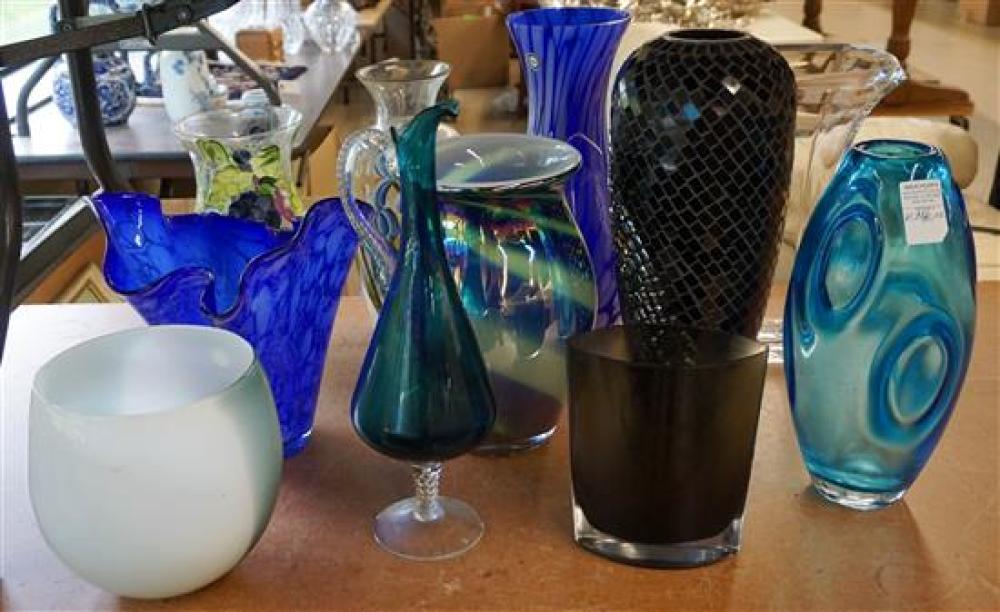 GROUP OF CONTEMPORARY GLASS