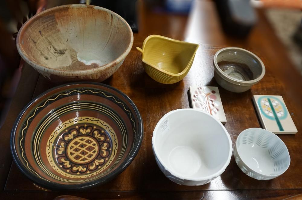 GROUP OF CONTEMPORARY POTTERY TABLE