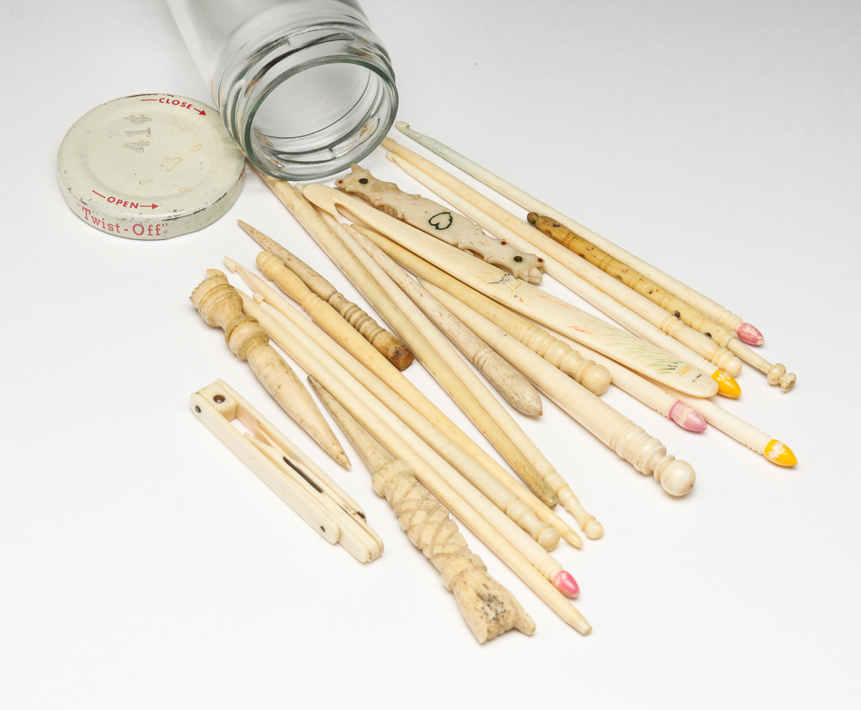 GROUP OF CROCHET NEEDLES AND