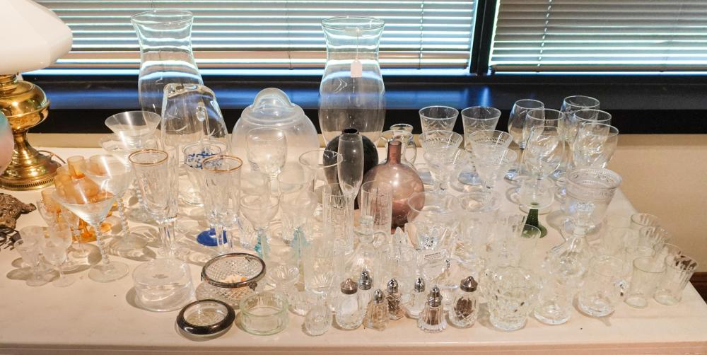 GROUP OF CRYSTAL AND GLASS BARWARE,
