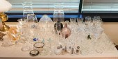 GROUP OF CRYSTAL AND GLASS BAR